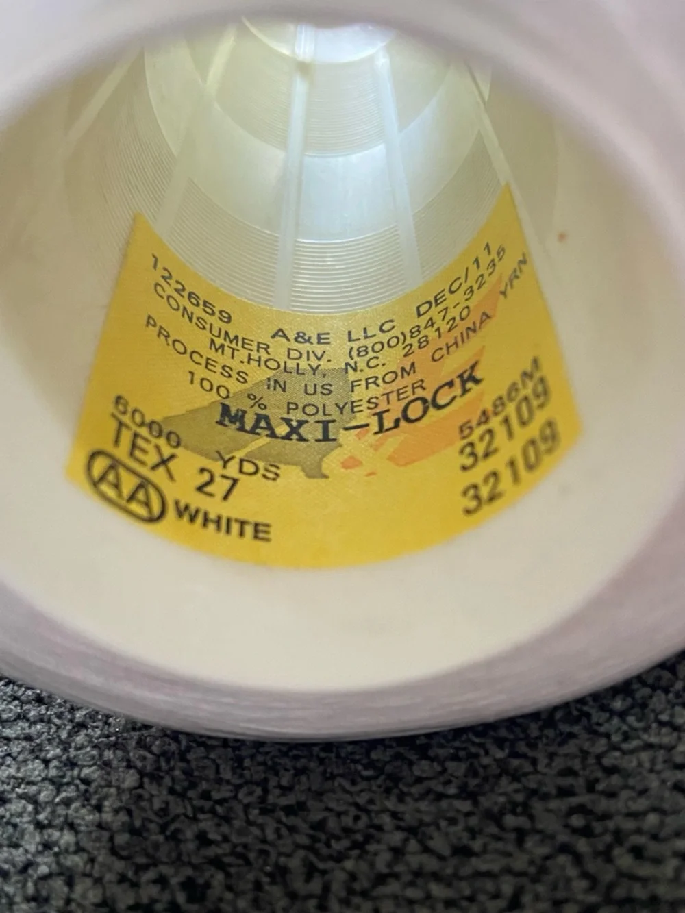 Maxi Lock White Thread 🧵 6000 Yards Large Spool of Serger 💯% Polyester